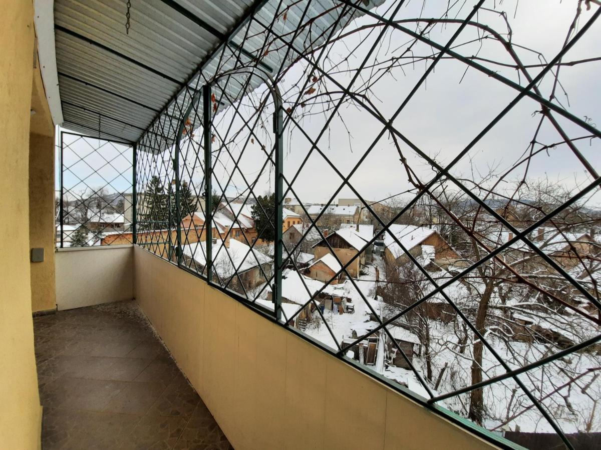 Двокімнатна Квартира Біля Басейну Berehove  Exterior photo
